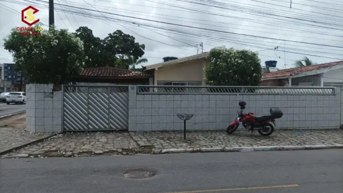 Casa á venda no Geisel por R$450 MIl, 3 quartos sendo um suíte
