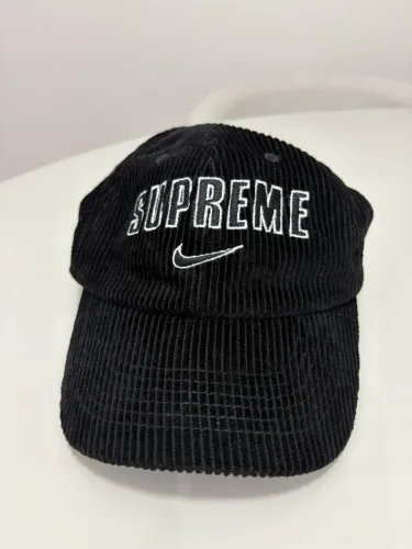 Boné Supreme Veludo