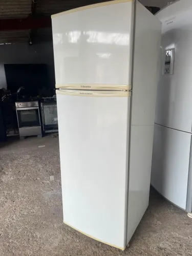 Geladeira Electrolux duplex 220v