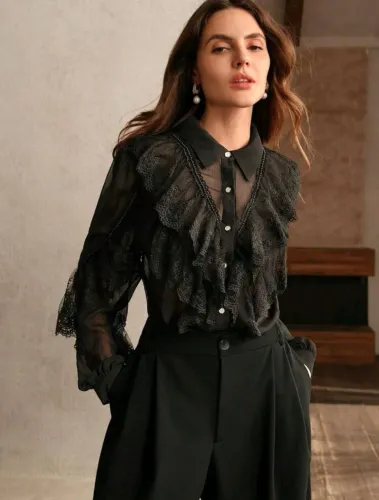 Blusa chique de renda preta