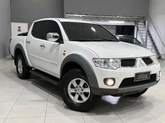 Mitsubishi L200 Triton HPE 3.5 CD V6 24V Flex Aut. 2013
