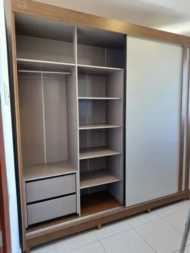 Guarda roupa casal 2 portas de correr espelhada