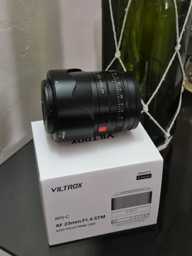 Lente Viltrox 23mm 1.4 E-mount