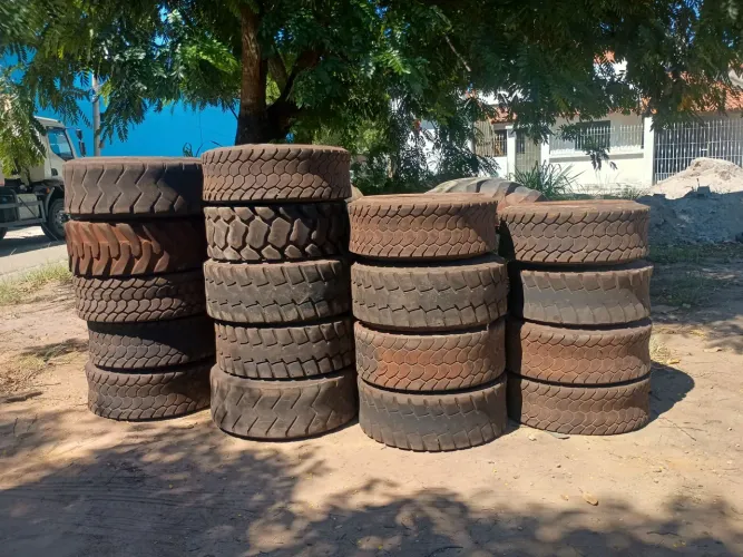 Pneu's de Bobcat e Retroescavadeira (Usados Em Ótimo Estado)