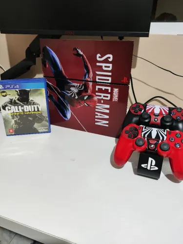 Playstation 4 Fat (PS4) Spider-Man Plotado - Dois controles e um jogo