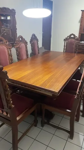 Conjunto de Mesa de Jantar Clássica em Madeira Maciça + Cadeiras Estofadas