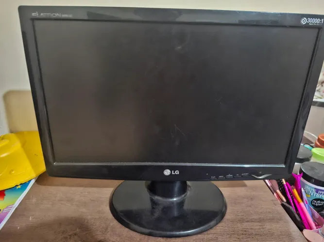 Monitor LG Flatron W1943C 18,5" com Fonte e Cabo VGA ? No Estado