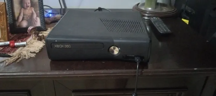 Xbox 360 desbloqueado, mais de 71 jogos junto com 1 controle sem fio, 1 controle com fio