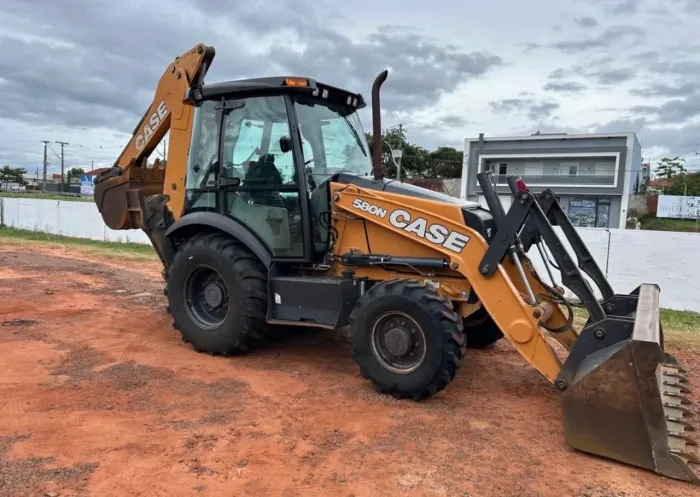 Retroescavadeira Case 580N 2019 - Parcelamos