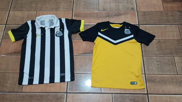camisas de futebol do Santos FC da Nike infantil tamanho M as duas pelo valor anunciado