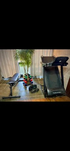Kit Academia Em Casa: Esteira Movement R4i + Banco + Halteres + Tornozeleiras (Única Dona)