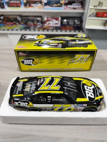 Miniatura NASCAR 1:24 Ford Taurus 2004 Brendan Gaughan #77 Team Caliber