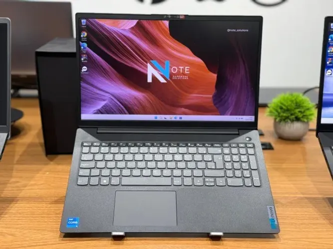 Notebook Lenovo V15 i5 11ª Geração 16GB RAM SSD NVMe 15.6" FHD - Garantia e NF