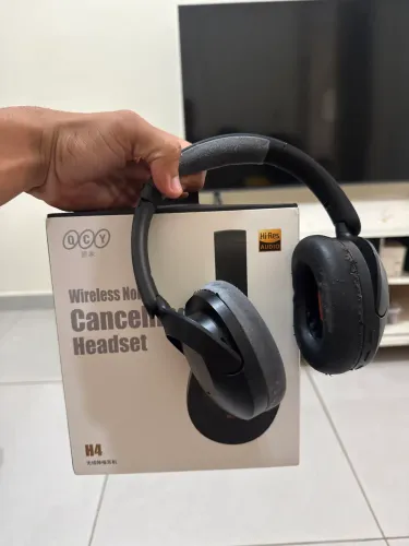 Headset wireless noise cancelling