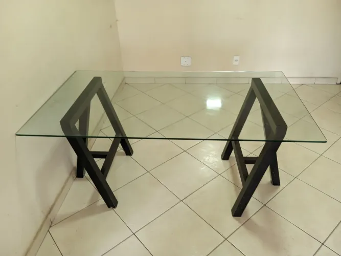 Mesa vidro temperado Tock STOCK 1,60 X 0.90cm  pés de madeira