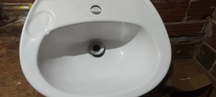 Lavatório semi-novo