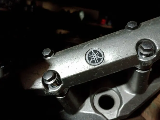 Mesa superior Yamaha MT 03