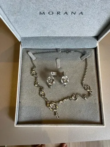 Conjunto de colar e brincos 