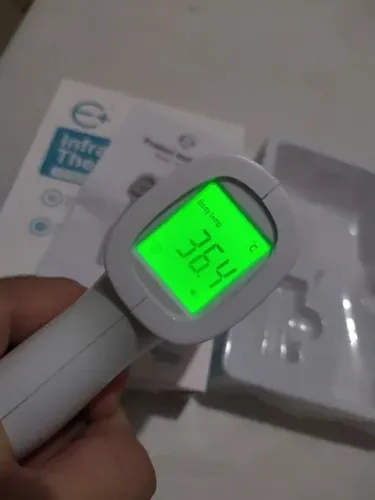 R$79,99 termometro digital termometro infravermelho sem encostar na pele temperatura 
