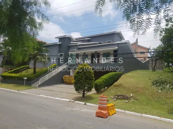 Condominio Tarumã com 4suítes sendo 6 vagas, com 513m² em Santana de Parnaiba ao lado de a