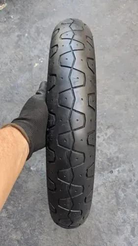 Pneu usado Pirelli Phantom Sport Comp 100/90-18