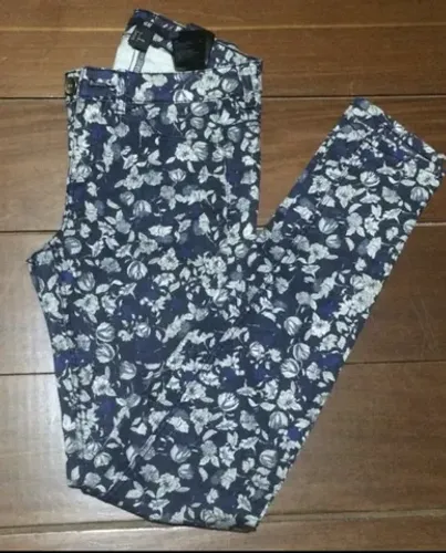 Calça estampada Flores H&M - brechó