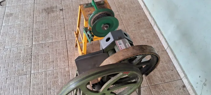 Engenho e limpador/raspador de cana
