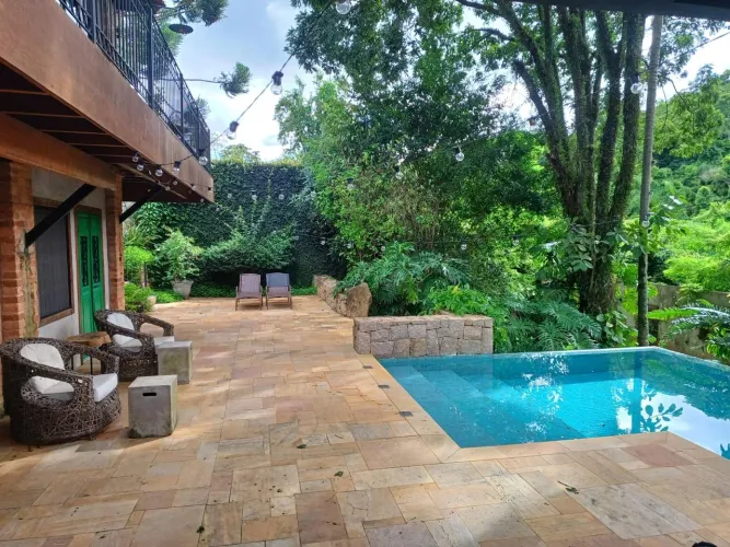 Casa à Venda no Condomínio Colinas do Ermitage