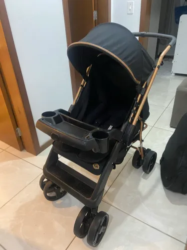 Carrinho de Bebê Bolt - Semi Novo  