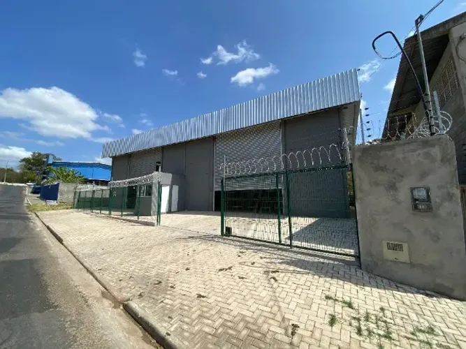 alugo galpao zona leste novo diasponivel
