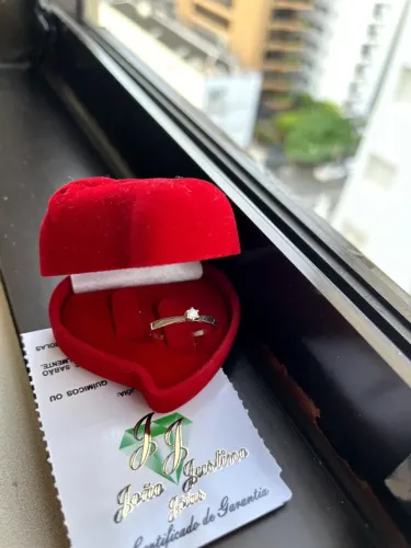 Anel Solitário de Ouro Branco 18k com Diamante de 10 Pts 6 garras média c/Caixa - PROMOÇÃO