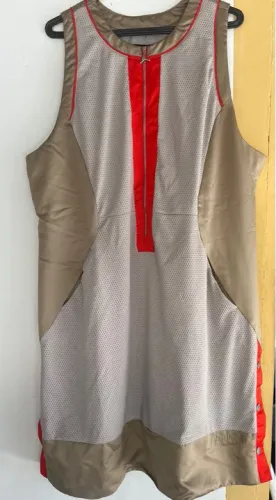 Vestido Casual Bege com Detalhes Vermelhos