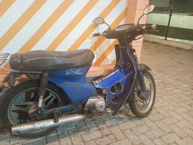 Moto Traxx 2016 para vender rápido, algumas carenagem quebrada, mas pegando tudo normal 