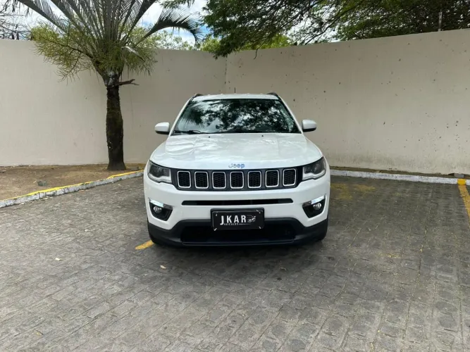 Carro de luxo pelo preço de carro popular