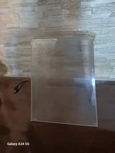 Urna acrílica pirâmide 25x30