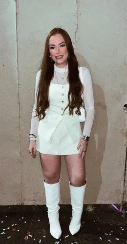 Conjunto Blazer sem mangas e Saia Off White São João 