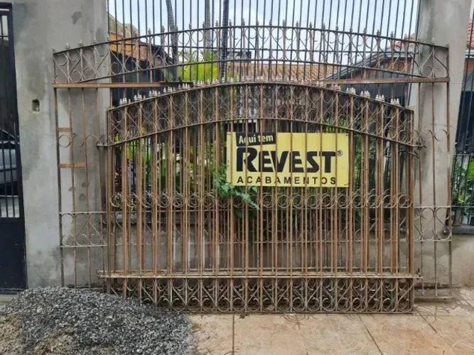 Conjunto de portão e grades em ferro maciço (usado)