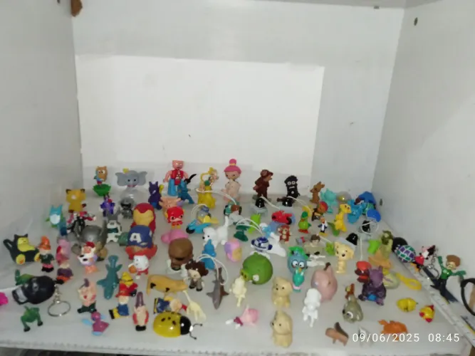 Coleção de Miniaturas Diversas quit com 110 peças