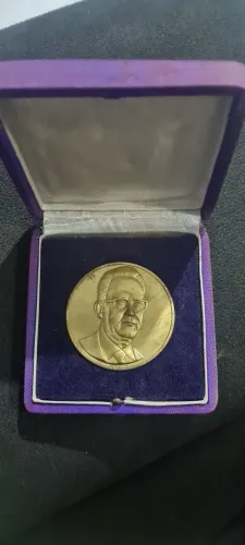 Medalha comemorativa da Sociedade Universitária Augusto Motta (SUAM).