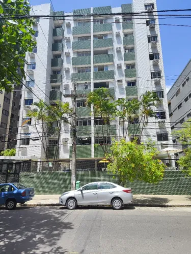 Rua dos Navegantes, Edf. Satelmar, 110m2, R$ 650.000,00 (3 quatros sendo 1 suíte).