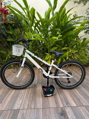 Bicicleta Caloi CECI aro 24 branca