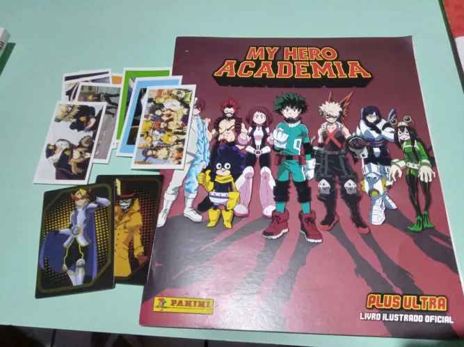 Álbum My Hero Academia novo com alguns Stickers e Cards da panini comics