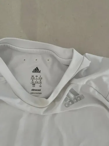 Camiseta dryfit branca Adidas infantil 10 -12 anos