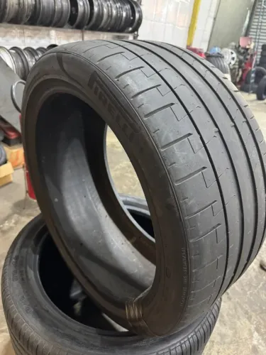 Pneu 295/35ZR18 99Y Pirelli P Zero Rosso