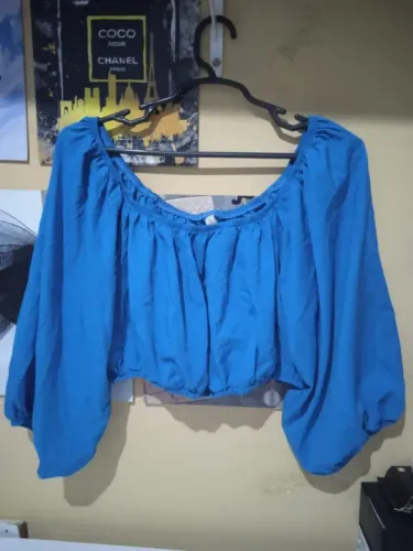 Conjunto cropped e saia envelope.