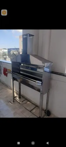 Churrasqueira inox em perfeito estado, 1 m de comprimento, 40 cm de largura.