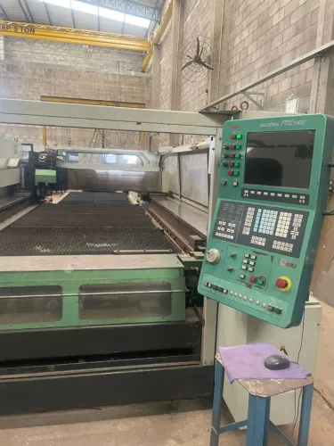 Maquina de corte a laser MAZAK 4000W