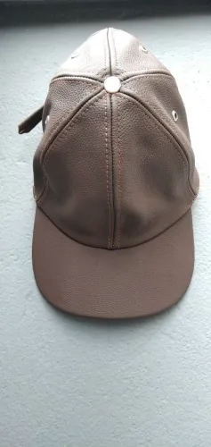 Boné de couro legítimo 