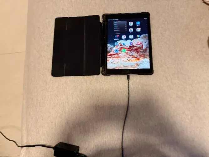 Tablet Apple iPad 9 Geração 256GB Wi-fi 2022 Tela 10,9 - Usado - 100% Funcionando - Prata