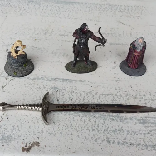 Espada senhor dos aneis + gollum lurtz dwarf (coleção)<br>1 lurtz eaglemoss 2009<br>1 dwarf